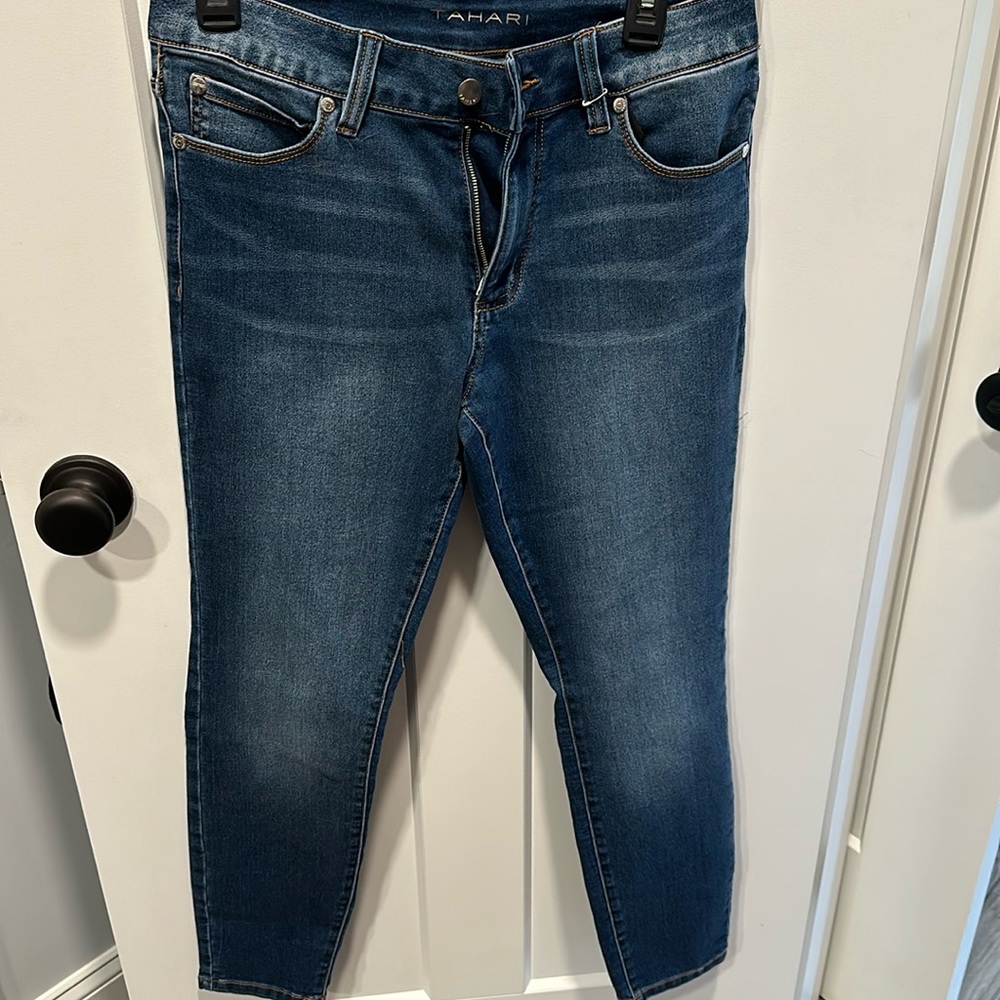 Tahari skinny jeans Size 8/29